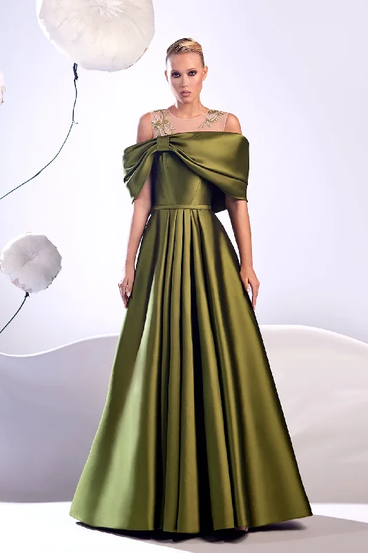 Bow detailed pleated gown Tiered unclassified dresses
