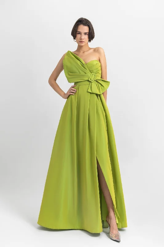 Bow-like design, strapless taffeta dress with open slit on the side. Polka dot unclassified dresses Bow-like design, strapless taffeta dress with open slit on the side. Polka dot unclassified dresses